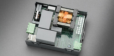 Long-lasting switching power units for high-quality devices, such as electric cars, would make expensive purchases of spare components  superfluous for the end consumer. (Image: Markus Breig / KIT)