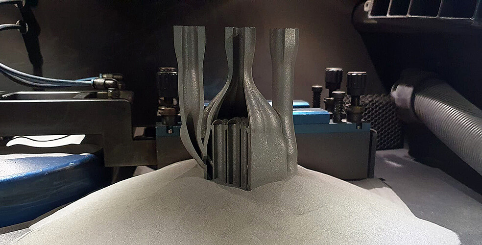 The ReacTUNE software platform combines automation and additive manufacturing (laser beam melting) to make the development and manufacture of chemical reactors smarter and more precise. The image shows a finished reactor body in the powder bed of the printer (powder bed fusion). (Image: Institute for Micro Process Engineering / KIT)