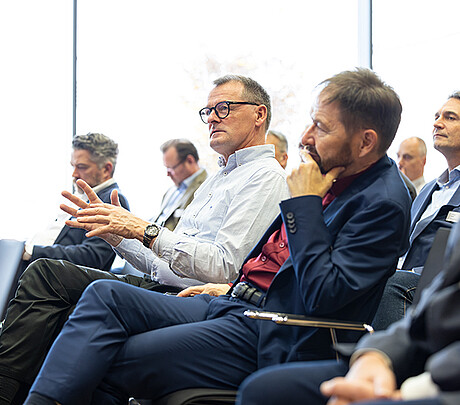 At the “Process Engineering” theme day of the KIT-Business-Club, the wide range of topics covered by the specialist presentations met with keen interest from industry guests. There were several requests to speak from the plenum. (Image: KIT)
