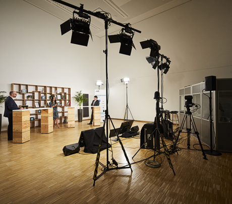 Licht und Tontechnik für den Hauptraum. (Bild: Magali Hauser / KIT)