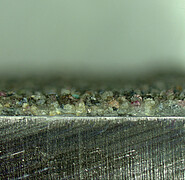 Depending on the grain size of the granules, various types of bonding layers can be produced. When a medium grain size is used, the grains in the bonding material are clearly visible under the microsc