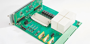 Beispieltopologie: Dreiphasiges Modul eines zweistufigen Frequenzumrichters mit einer Leistung von 25 kW.