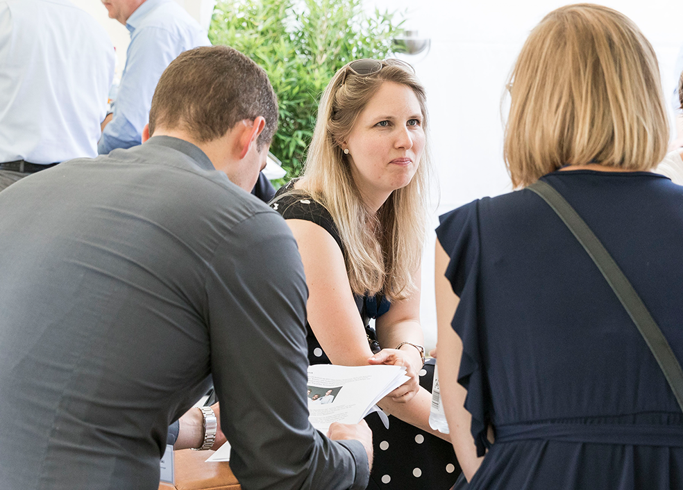 Laura Bosch sieht auch positive Seiten an der Netzwerkarbeit unter Pandemiebedingungen: „Termine per Telefon oder Videoplattformen lassen sich spontaner realisieren, die Mitglieder haben Luft für kurzfristige Gespräche.“ (KIT/Patrick Langer)