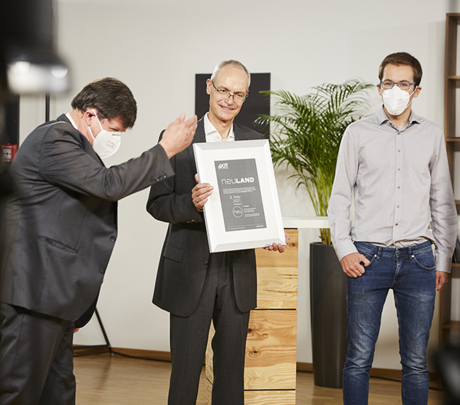 Die Drittplatzierten in der Kategorie Transferpreis. (Bild: Magali Hauser / KIT)