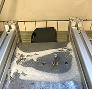 A comparison demonstration without the newly developed hydraulic damper. The stronger vibration causes the sugar to be heaped around the centre.