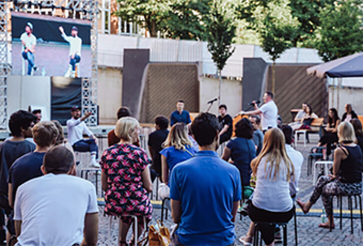 Mit dem TRIANGEL Open Space soll der Dialog zwischen Forschung und Gesellschaft auf direktem Weg gelingen – beispielsweise im Rahmen des Wissenschaftsfestivals EFFEKTE. (Foto: Daryoush Djavadi / TRIANGEL Open Space)
