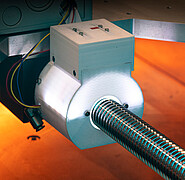 Nahaufnahme des elektromechanischen Kamerasystems im Betrieb der Spindelüberwachung. (Bild: wbk / KIT)