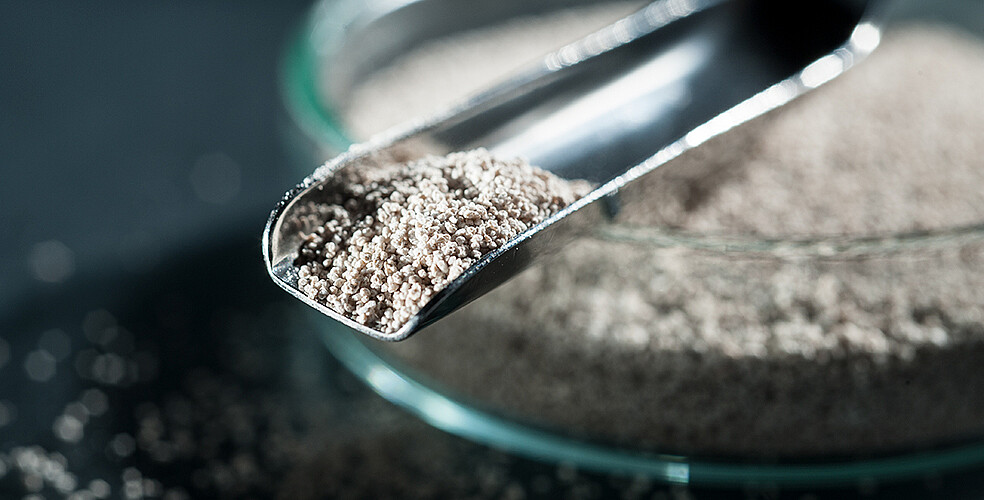 A pilot plant for automated phosphorus recycling from wastewater and process water is being built as part of the joint project. The recovered phosphate can be used as a fertilizer. It can be reused as granulate. (Image: KIT)