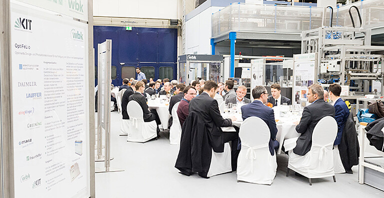 Neben den individuellen Serviceangeboten wird beim KIT-Business-Club auch der Mitgliederaustausch gelebt. Bei Thementagen mit Fokus auf ausgewählte Technologiefelder kommen Forschergruppen und Unternehmensvertreter regelmäßig zusammen. (Bild: KIT)