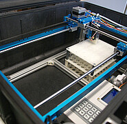 The entire system, with the mechanics, intakes and IT, fits into a dampness-resistant suitcase, and being battery-powered, it operates completely independently.