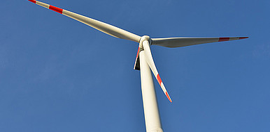 Wind2Heat: Mit einem neuartigen Energiewandler des KIT kann mechanische Energie aus erneuerbaren Energiequellen, wie Turbinen einer Windkraftanlage, direkt in Wärmeenergie umgewandelt werden. (Bild: Michael Schwarzenberger / pixabay.com)