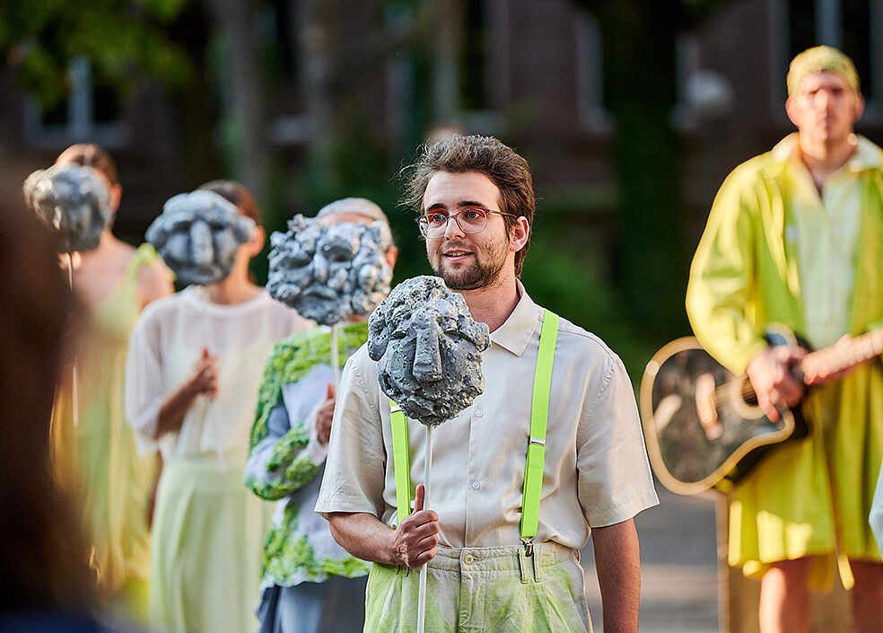 Die Wissenschaftsperformance „Nerds retten die Welt“ bietet an mehreren Orten auf dem Campus Süd des KIT einen kreativen performativen Ausblick Richtung Zukunft. (Foto: Arno Kohlem)