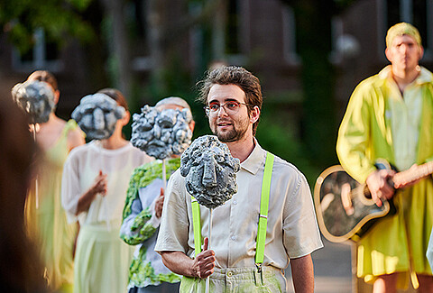 Theater creators and KIT researchers jointly break new ground in "Nerds save the world”