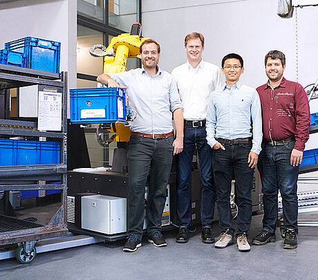 Picken und Packen mit QBIIK (Bild: Amadeus Bramsiepe / KIT)