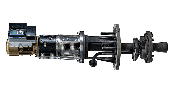 Produktfoto der korrosionsbeständigen Hochleistungspumpe. Sie ist ein zentraler Baustein für den Einsatz in Flüssigmetall-Wärmespeichern und fördert flüssiges Metall sicher und effizient. (Bild: KSB SE & Co. KGaA)