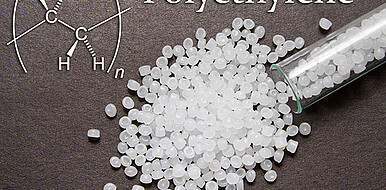 Polyethylen wird als Granulat hergestellt und für die industrielle, thermoplastische Weiterverarbeitung zur Verfügung gestellt. Die Syntheseroute des KIT bietet einen alternativen, ethylenfreien Herstellungsprozess, der für die labortechnische Produktentw