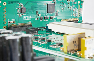 Three-phase hybrid converter as efficient voltage source