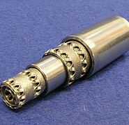 Am Institut wurden bereits solche Rohr-in-Rohr-Wärmetauscher aufgebaut und erfolgreich getestet. Die Strömungsleitelemente wurden passgenau mit selektivem Laserschmelzen gefertigt.