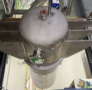 The KIT's high-temperature heat storage system (test facility pictured) can also be used in sector coupling. Surplus solar or wind energy is converted into heat and stored in the heat storage system. The almost loss-free storage at temperatures of more than 500 degrees Celsius enables reconversion to electricity using a steam turbine when there is a corresponding demand for electricity. (Image: KALLA / KIT)