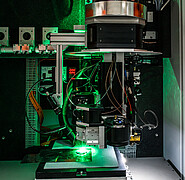 The laser apparatus with which the nanostructures are created through short-pulse laser rays. Different laser ray wavelengths result in a wide range of different nanostructures.