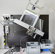 Prototype at ISAS: The sorter consists of a shaker for separating the bulk material, a chute with the integrated discharge system and the sorting bins. The area-scan camera is positioned above the array. (Image: Marcel Reith-Braun / KIT)