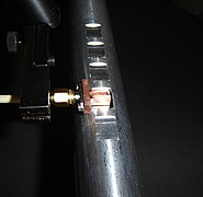 Versuchsaufbau im Labor: Hier ist der Hochfrequenz-Messkopf kontaktlos an einer drehenden oder starren Antriebswelle angebracht. (Bild: Institut für Angewandte Materialien / KIT)