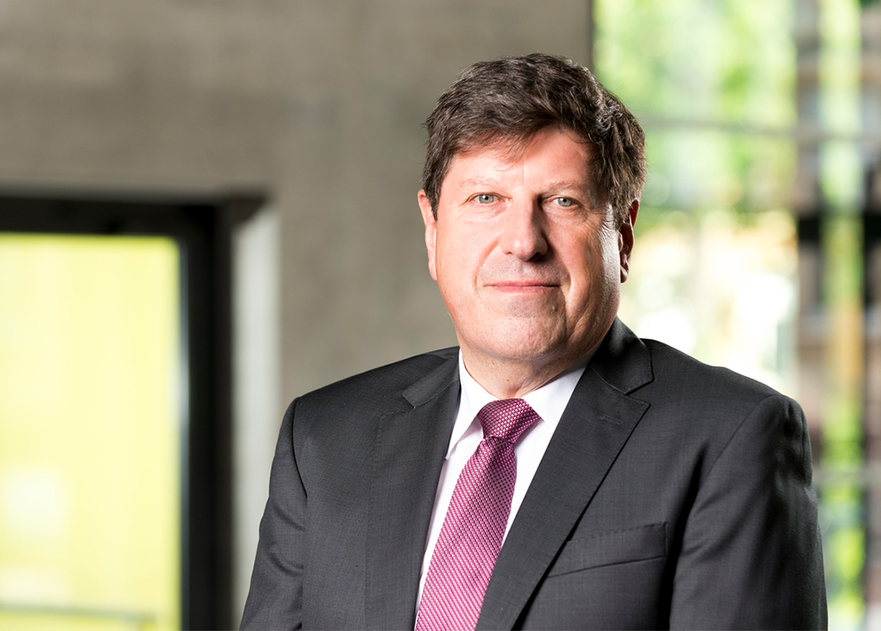 Prof. Dr. Thomas Hirth ist seit 2016 Vizepräsident für Innovation und Internationales am Karlsruher Institut für Technologie. (Bild: KIT)