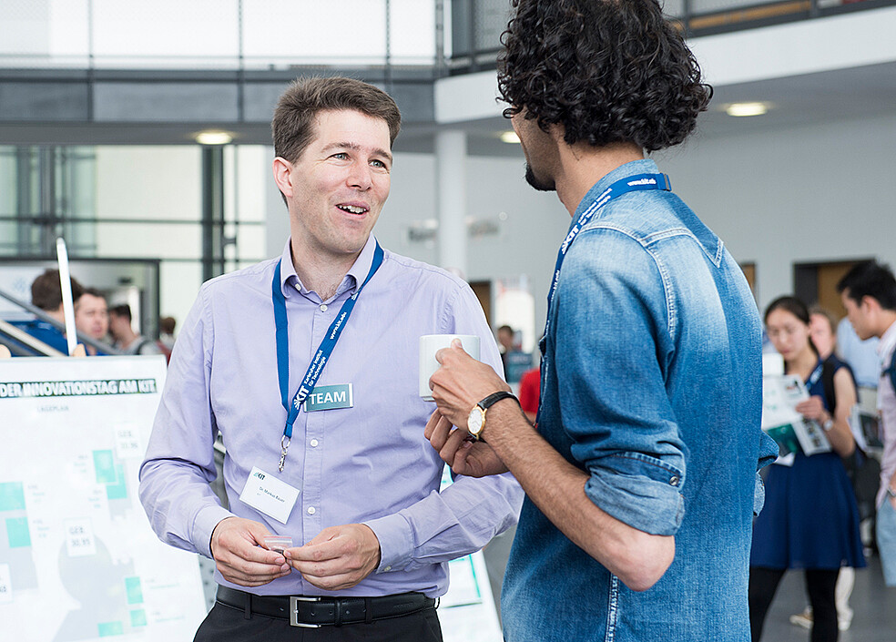 Dr. Markus Bauer (left) heads the KIT Business Club, which, together with the technology transfer department, is breaking new ground in bringing companies together with KIT scientific staff. Photo: KIT