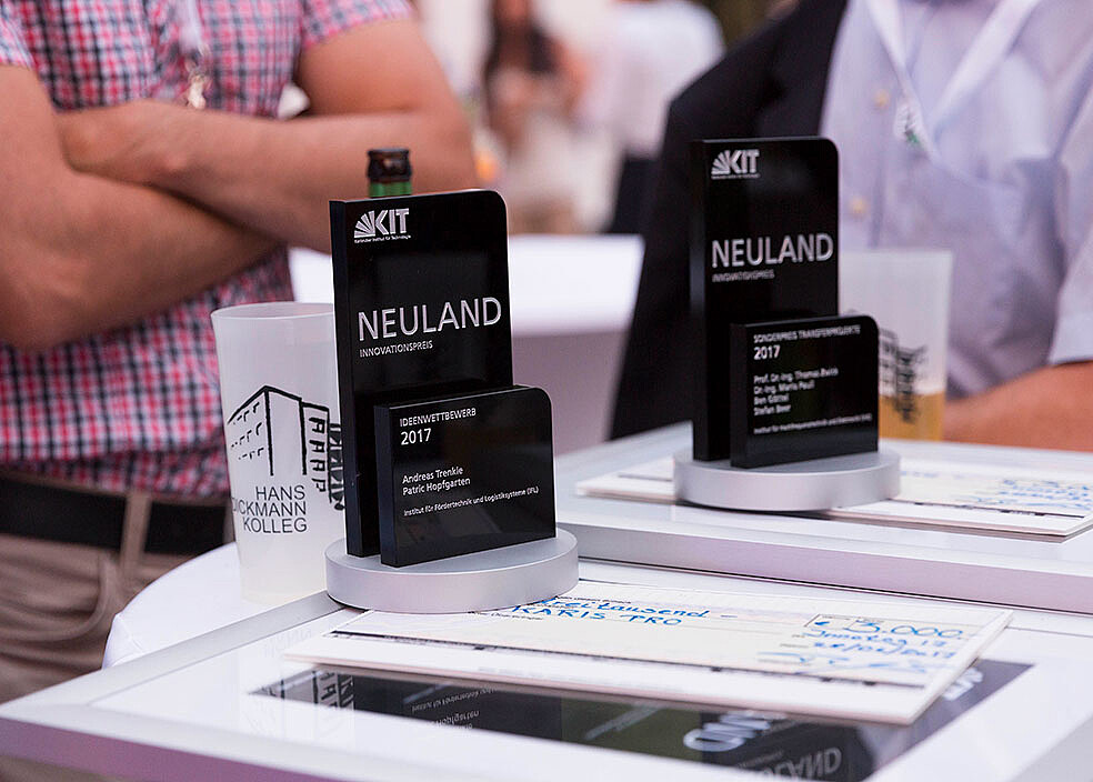 Die Nominierten beim NEULAND Innovationswettbewerb stehen fest. Welche Projekte in diesem Jahr den Award für den Ideen- und Transferpreis erhalten werden, bleibt bis zur Verleihung noch geheim. (Bild: KIT)